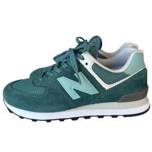 New Balance Women's Green and White Athletic Shoes